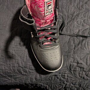 High top tennis shoe